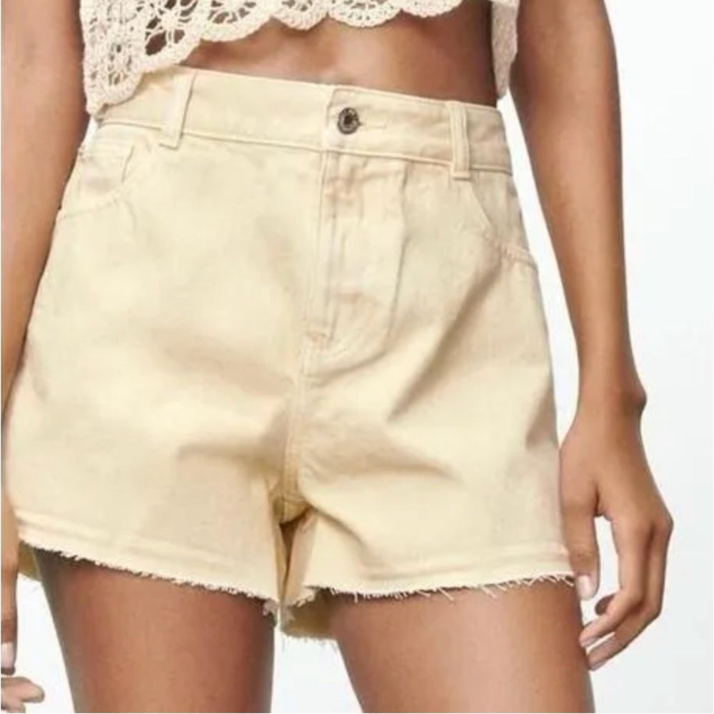 Zara Mid Rise Relaxed Denim Shorts Size 8 Butter Yellow Raw Hem Cut Off Shorts